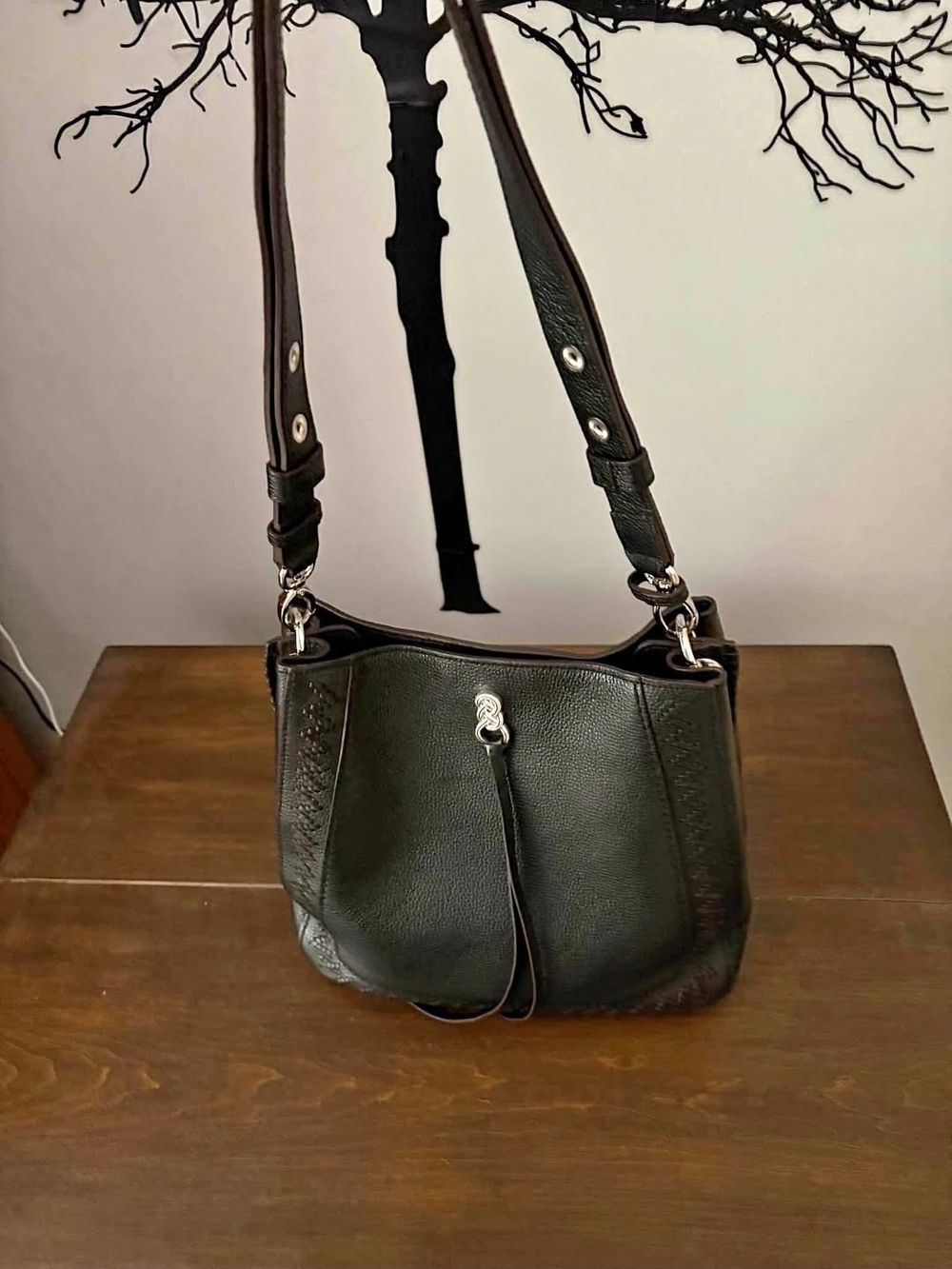 Women's Black Leather Shoulder Bag - Classic Everyday Tote